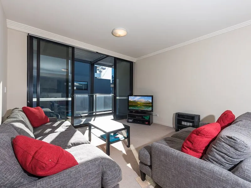 Spacious North aspect apartment