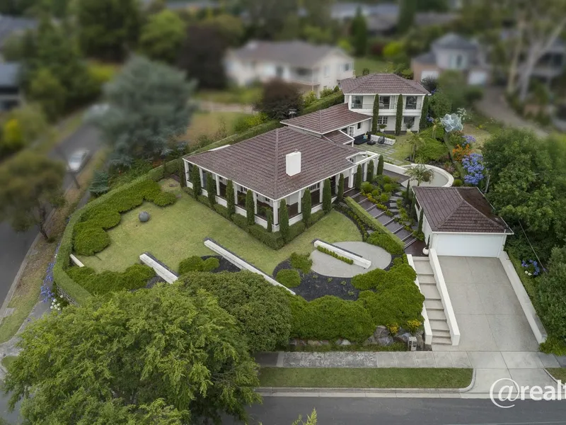 STUNNING LUXURY IN THE GOLDEN MILE ON BLOCK OF 1415SQM 