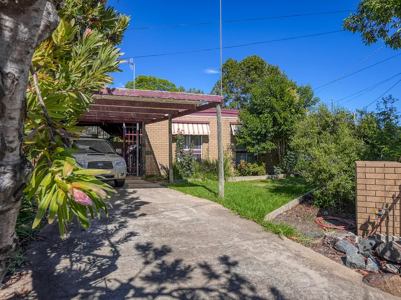 IDEAL FIRST HOME OR INVESTMENT IN A QUIET, CONVENIENT LOCATION!