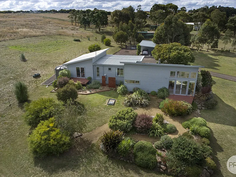 Passive Solar Low-Cost Living Abode, Close To The Skipton Village