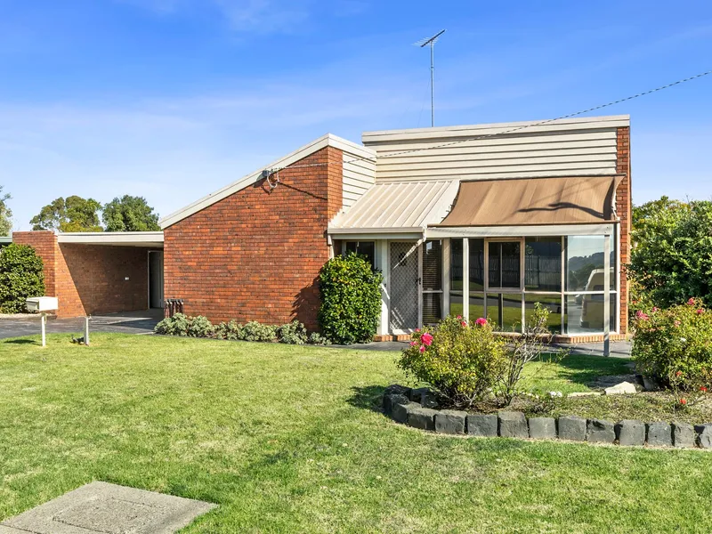 Superb Family Home, Superb Location!