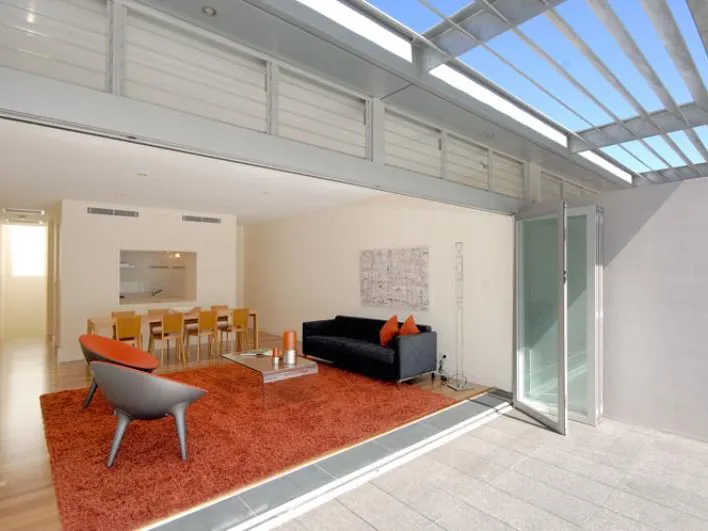 Stunning Huge Light Filled 3 Bedroom Apartment in Meta Building