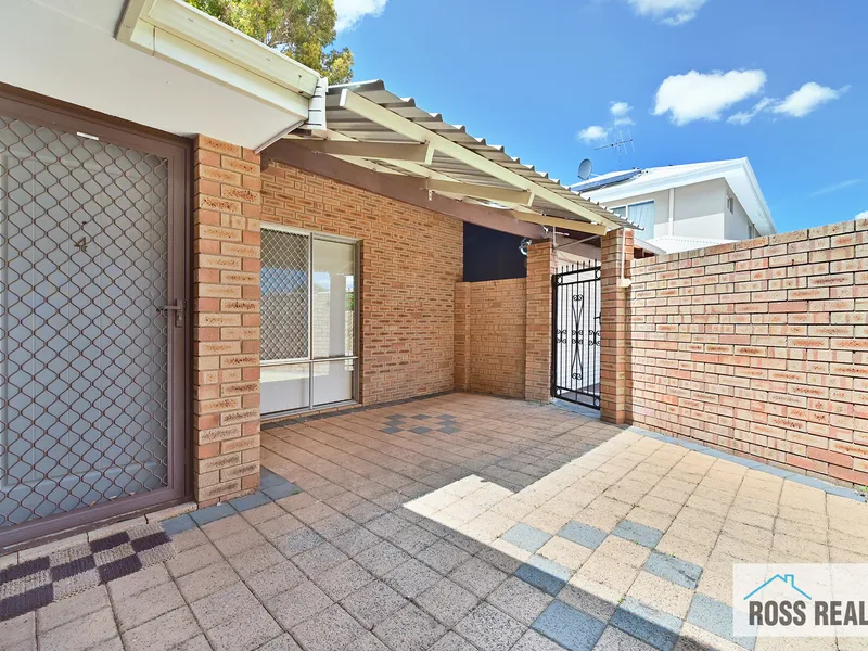 Villa with Massive Outdoor Space - Dianella Plaza Location!