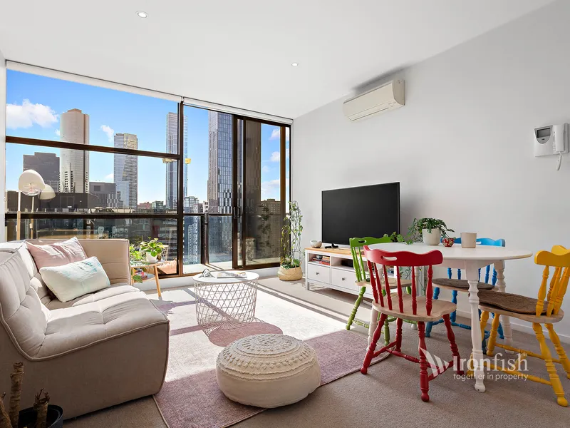 Breathtaking Riverfront Views and Effortless Living in Southbank