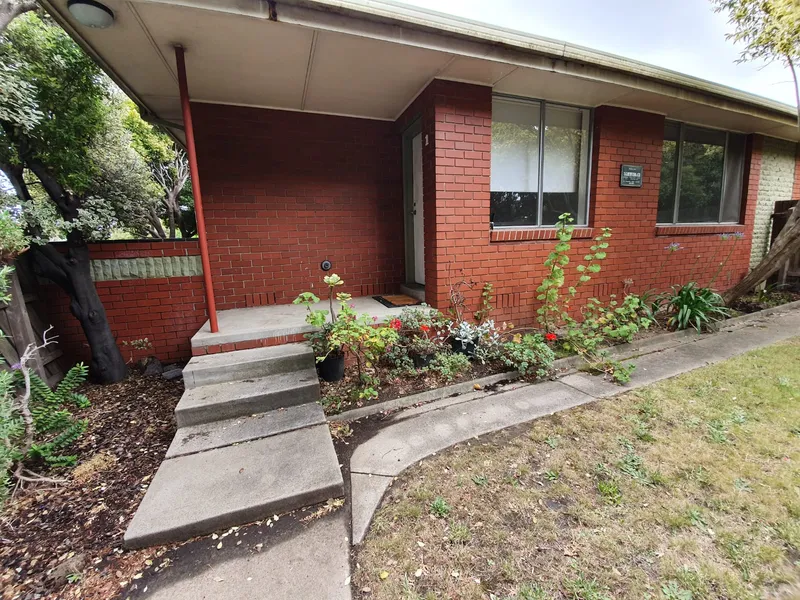 AFFORDABLE SINGLE LEVEL VILLA