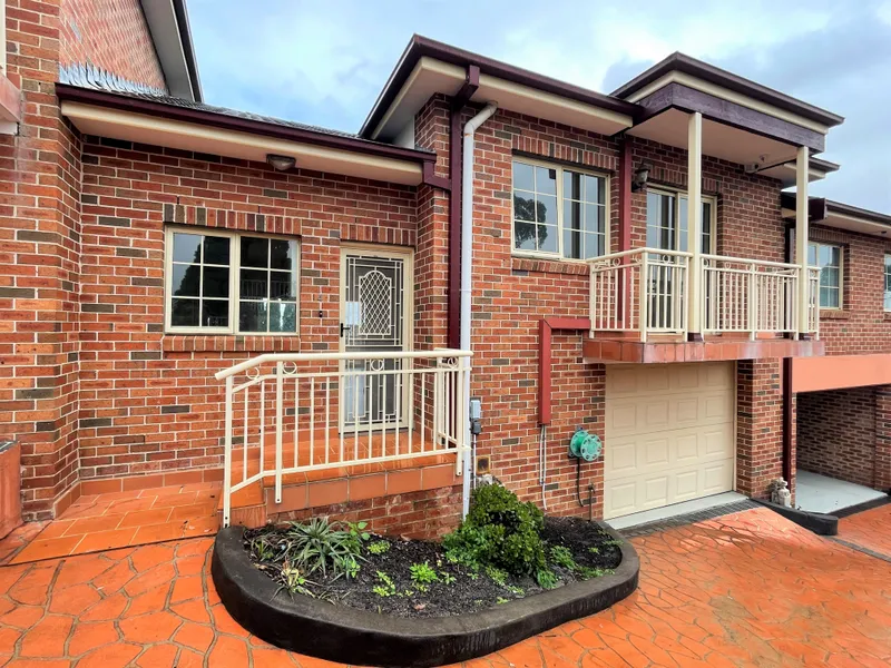 Stylish 2 bedroom townhouse in quiet location