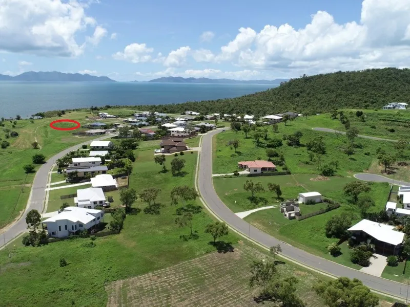 ABSOLUTE WATER FRONT   1,247M2 BLOCK.