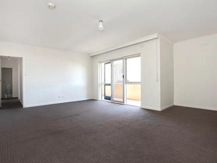 Located between two great suburbs!