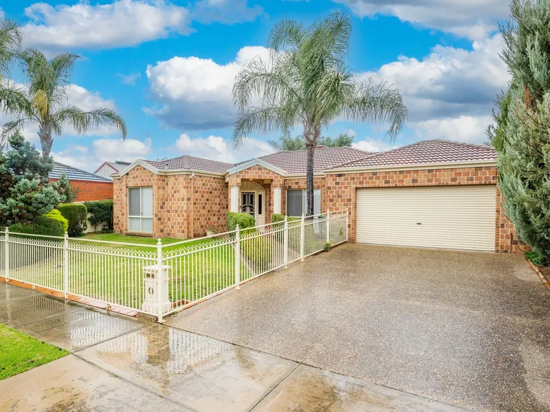 NORTH SHEPPARTON – 4 BEDROOM, POOL + SHED