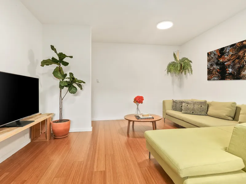 Tastefully Appointed Beachside Abode in Prime Location