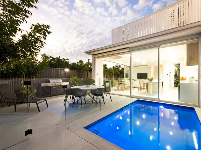 Luxury Designer Living, 230m to Sand!