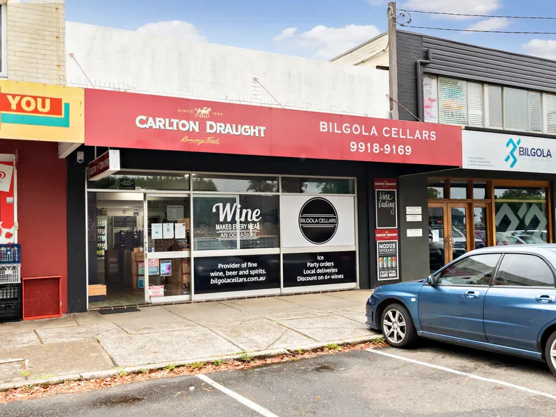 FREESTANDING RESIDENCE!!! AND SHOP