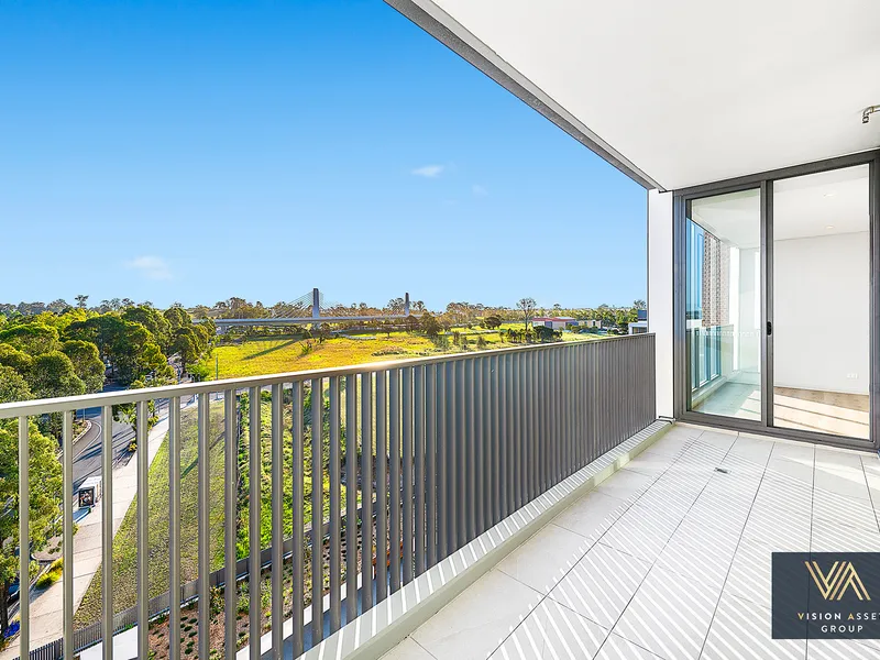 Brand New 2 Bed +Study Stunning Sky view Apartment Near Rouse Hill Metro and Town Centre