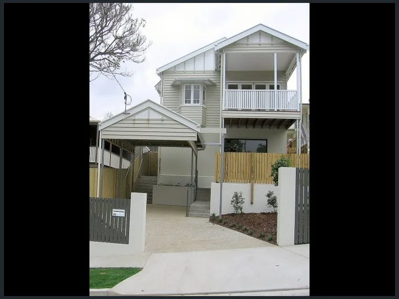 FRESHLY RENOVATED 2-LEVEL QUEENSLANDER, SPACIOUS, PRIVATE AND QUIET, STUNNING VIEWS