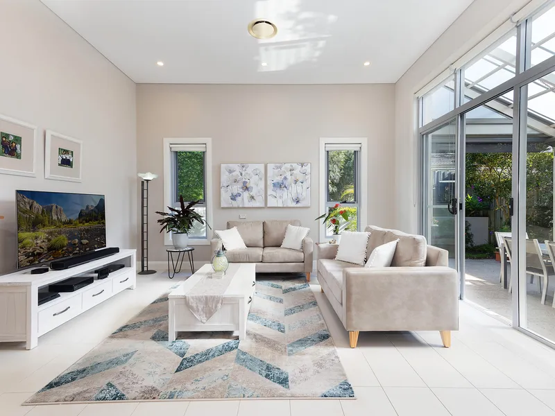 Stunning single level freestanding villa