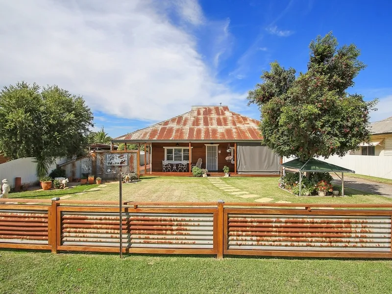 WITH MURRAY RIVER OUTLOOK A RESIDENCE PLUS LAND SUBDIVISION POTENTIAL