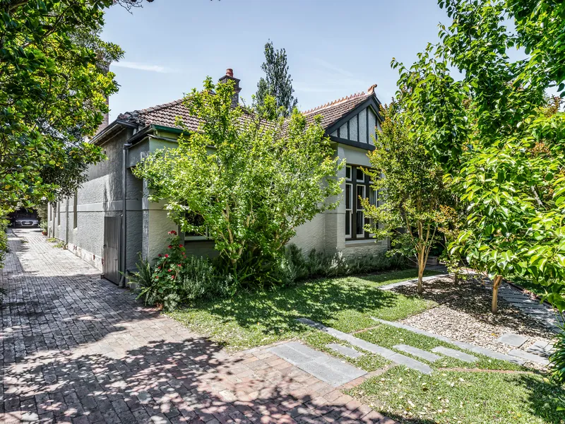 Edwardian elegance in elite location