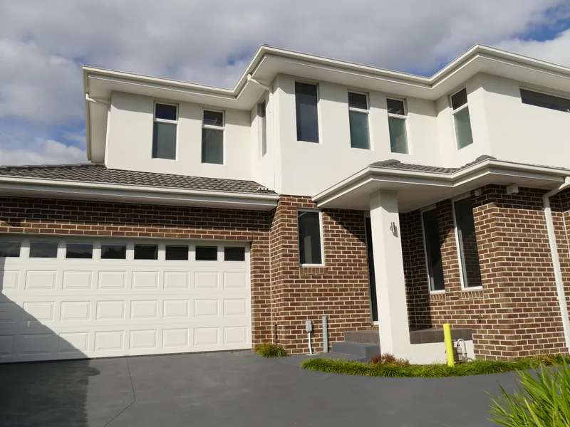 SPACIOUS & MODERN 4 BEDROOM RESIDENCE