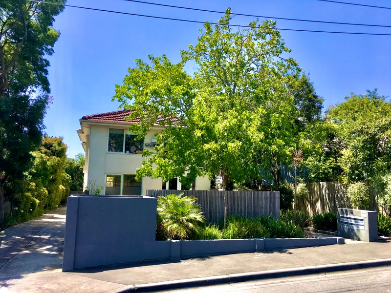 OVERSIZED TWO BEDROOM APARTMENT | OFFERED VACANT OR FURNISHED