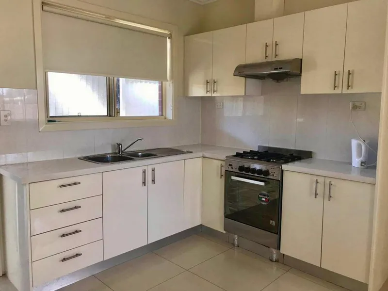 Near new 3BR 2 bath Granny Flat for lease close to all amenities