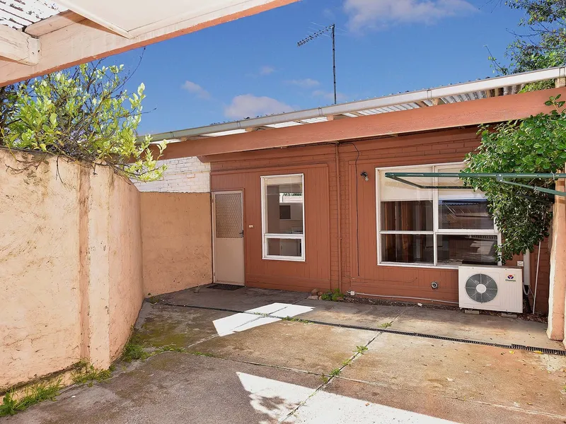 Two Bedroom Plus Study Unit Walking Distance To Mordialloc