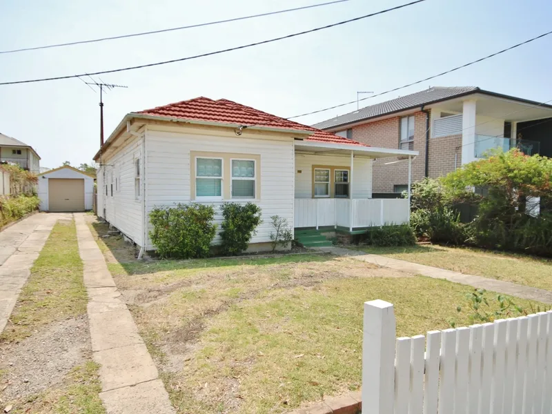 Well maintained & spacious 3 bedroom home in a quiet location!