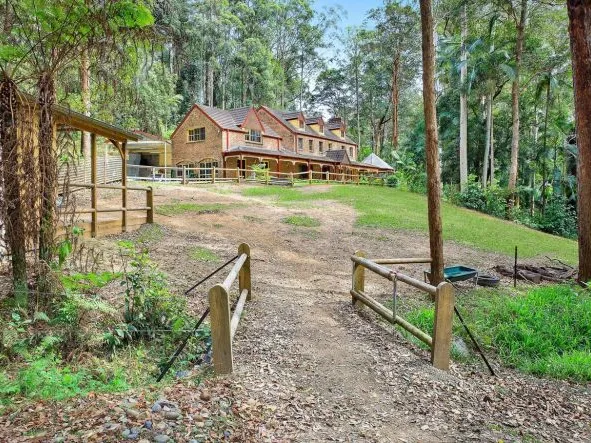 QUIET AND PEACEFUL SETTING MINUTES TO EVERYTHING