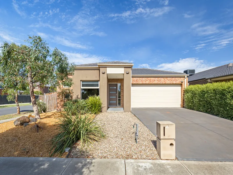 Beautiful four bedroom home close to the Reserve!