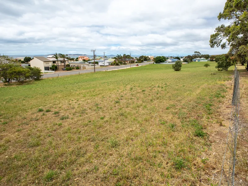 1.32Ha for sale right in beachside town of  North Shields, fantastic location, Development Potential