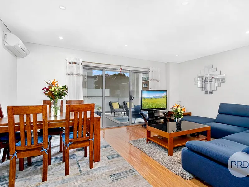 IMMACULATE FIRST FLOOR GEM WITH LIFT ACCESS