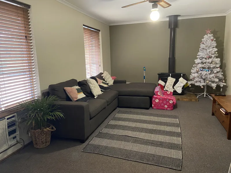 3 BEDROOM FAMILY HOME - AMPLE GARDEN SPACE