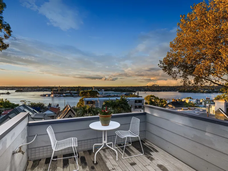 Charming home blessed with spectacular harbour views