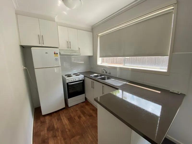 CLOSE TO SHOPS & TRANSPORT 