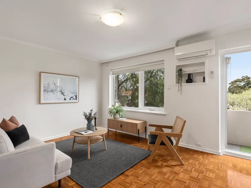 Light, bright & spacious easy living