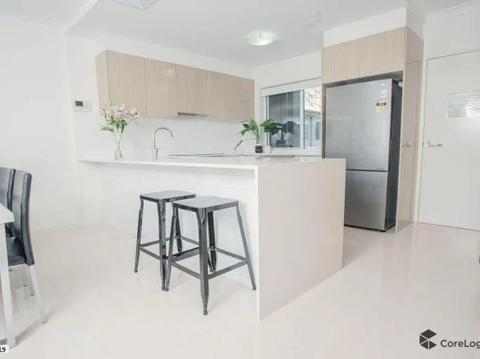 2 Bed 2 Bath 1 Car Space Unit with Views!!