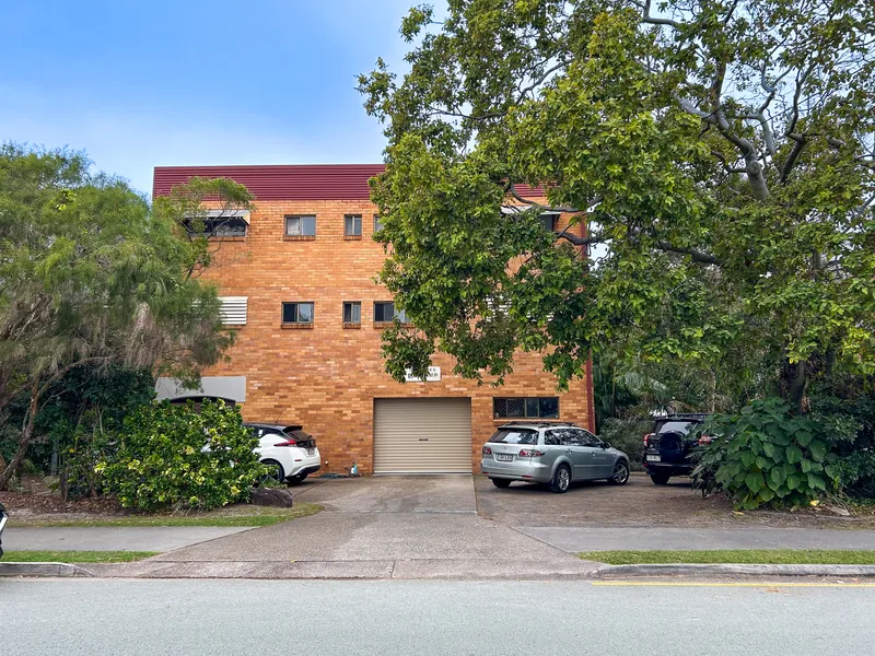 Spacious 2 bedroom unit in the heart of Coolum Beach