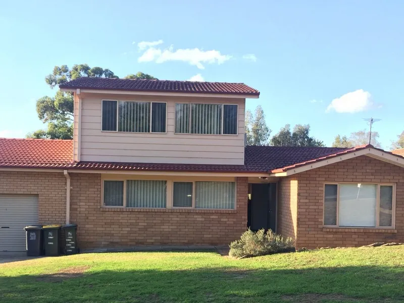Freshly Painted Spacious Four Bedroom House with air Conditioning and Swimming Pool