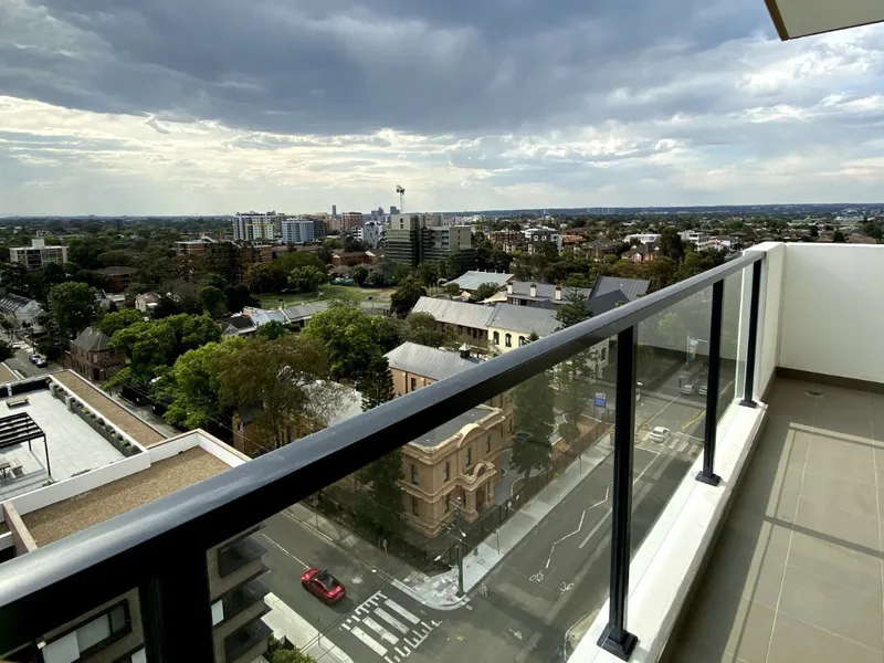 furnished apartment - Call Betzy 0431 274 660