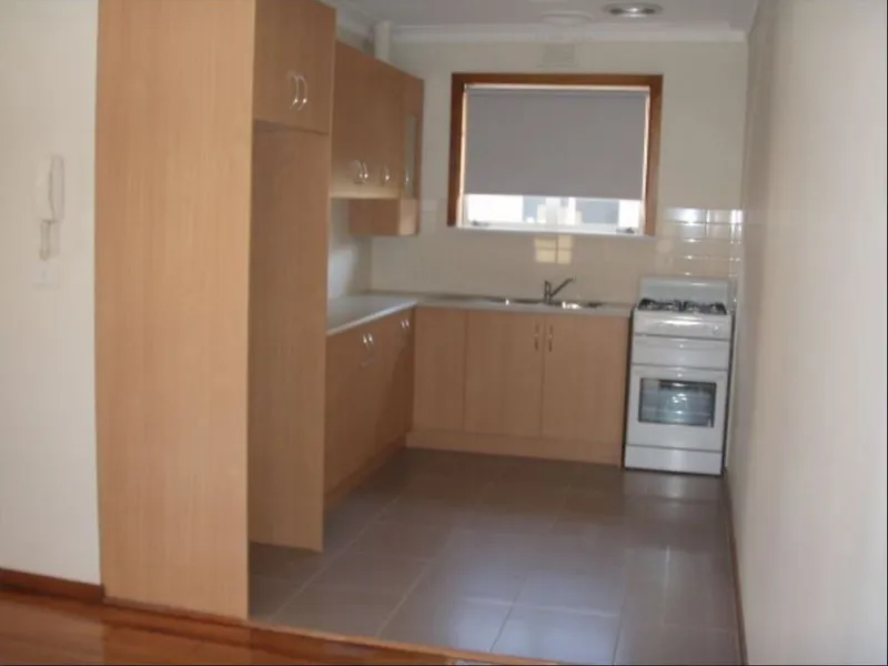 NEAT & CLEAN UNIT!
