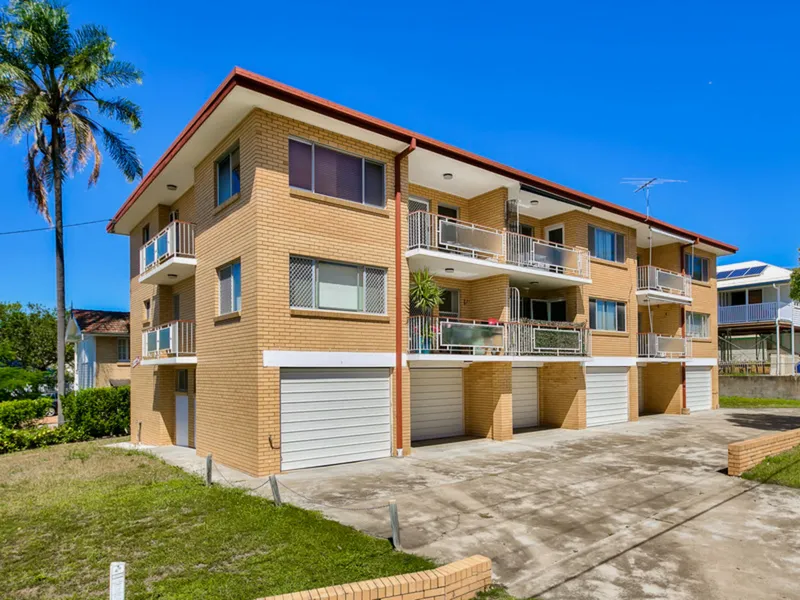 SPACIOUS TWO BEDROOM UNIT WITH AIR CON & TWO CAR GARAGE !