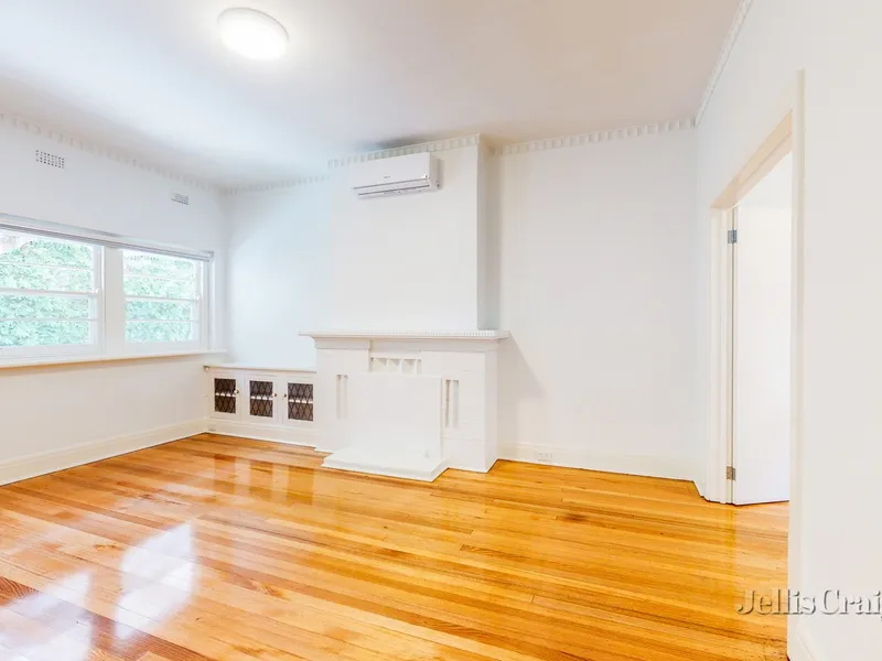 Light-Filled Apartment in Elite Location