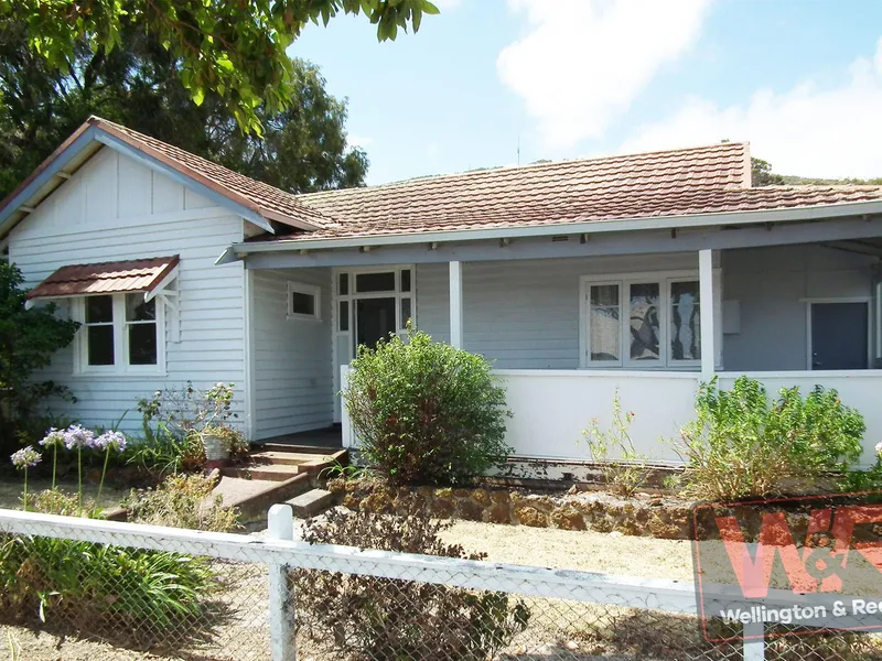 MODERNISED COTTAGE IN HIGHLY SORT AFTER LOCATION