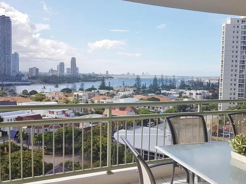 Fully Furnished 2 bedroom unit with Broadwater views!