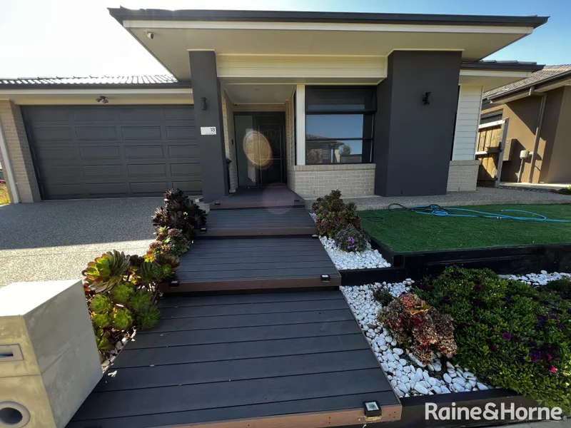 4 Bed Family House - Elegant Family Living in Premium Location!