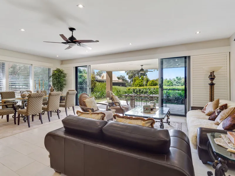 5231 Bay Hill Terrace Sanctuary Cove 3 Bed + Study, 3 GARAGE!!