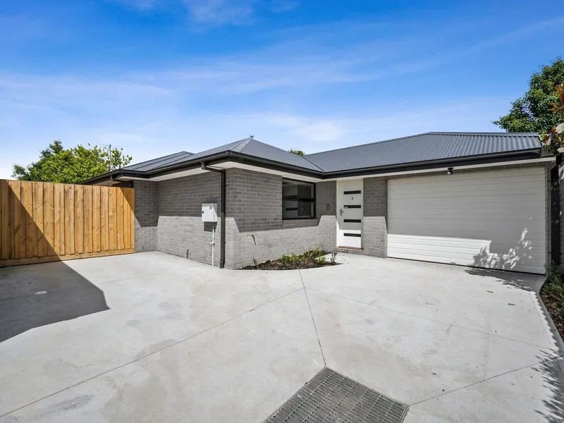 Single Level Contemporary Lifestyle In Prime Locale