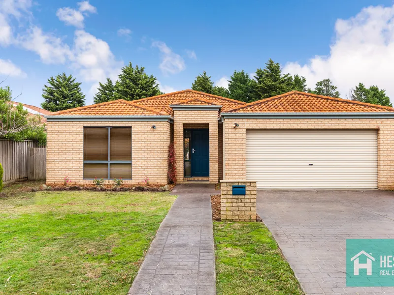 FOUR BEDROOM HOME WITH GOLF COURSE VIEWS - AVAILABLE IMMEDIATELY