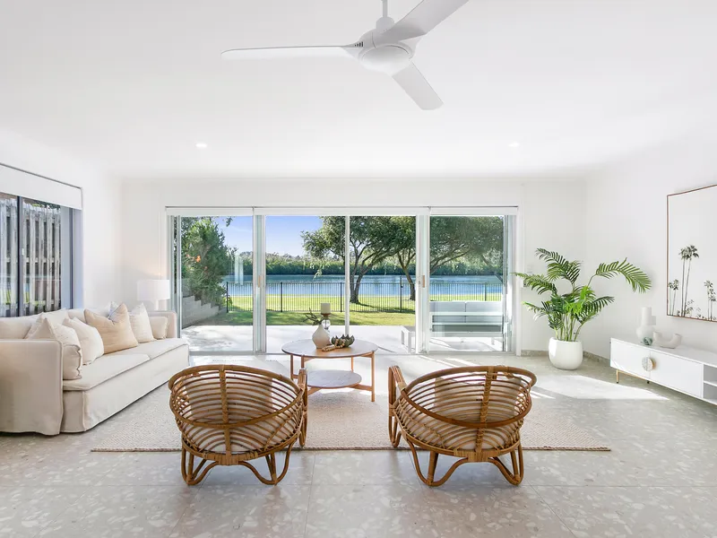 Perfect Renovated Waterfront Haven
