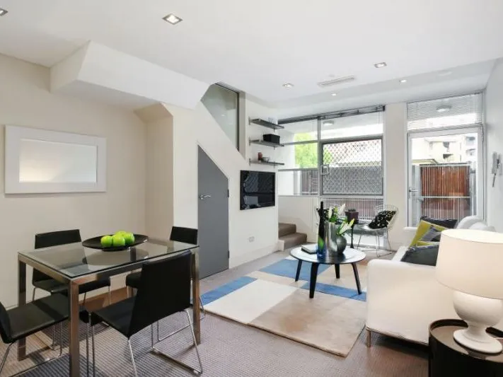 TOWNHOUSE STYLE APARTMENT IN CONVENIENT LOCATION