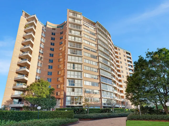 'Northview' - Harbour Bridge Views from this stunning apartment'